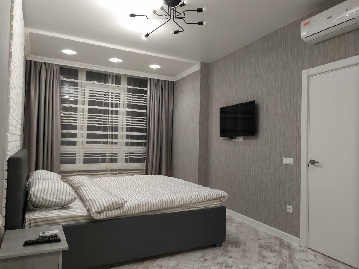 Skyview Apartments Odessa Buitenkant foto