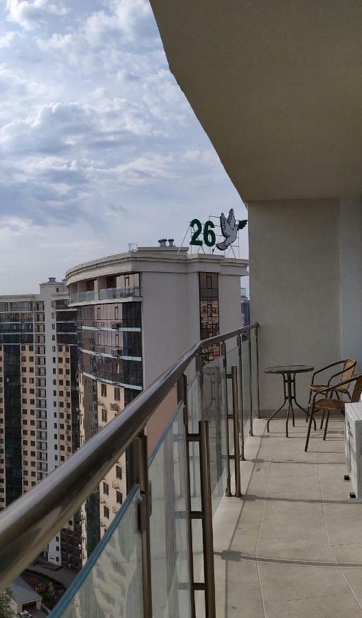 Skyview Apartments Odessa Buitenkant foto