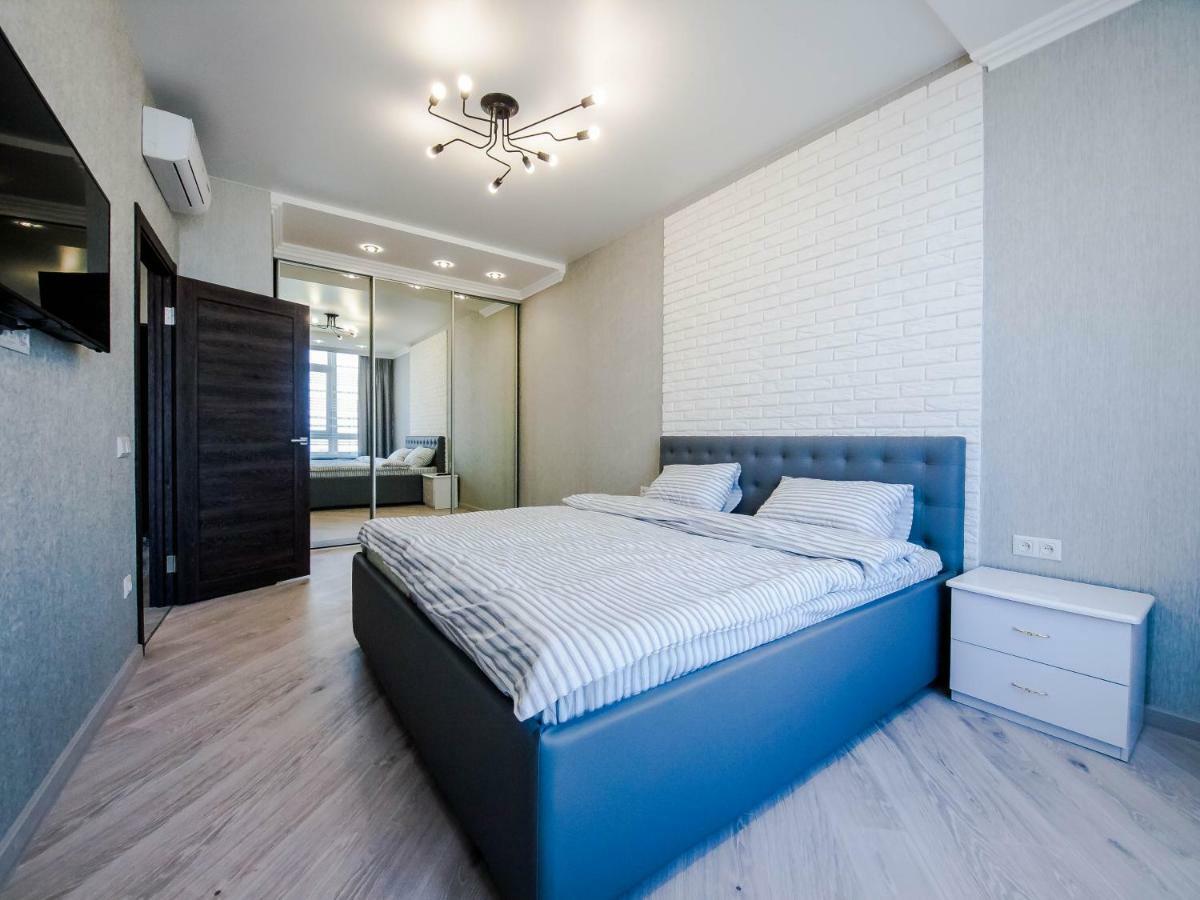 Skyview Apartments Odessa Buitenkant foto